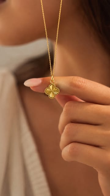 آویز ونکلیف ،طلای ۱۸ عیار   ،زنجیر طنابی ایتالیایی
